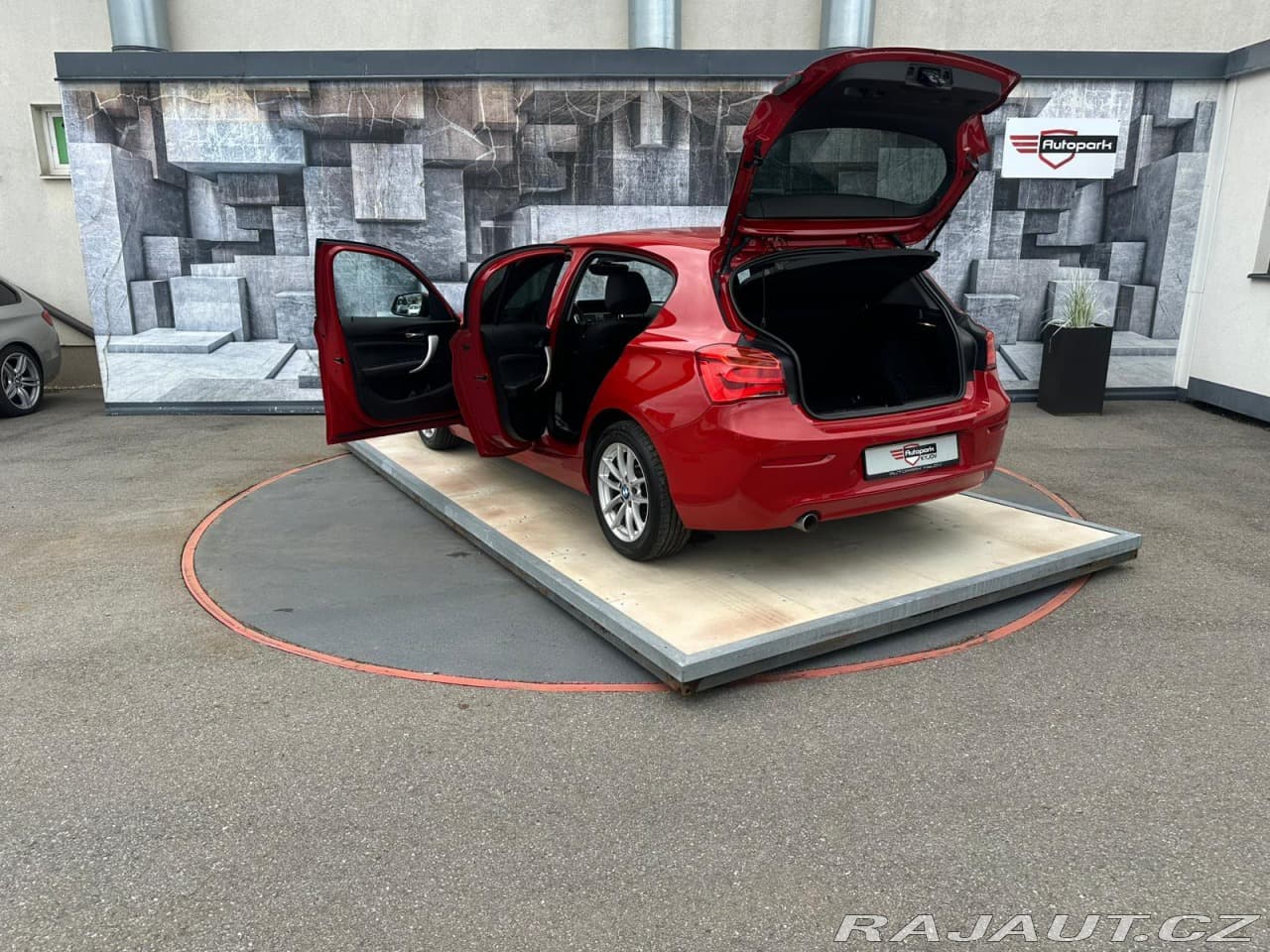 2017 BMW 1-Series - 9