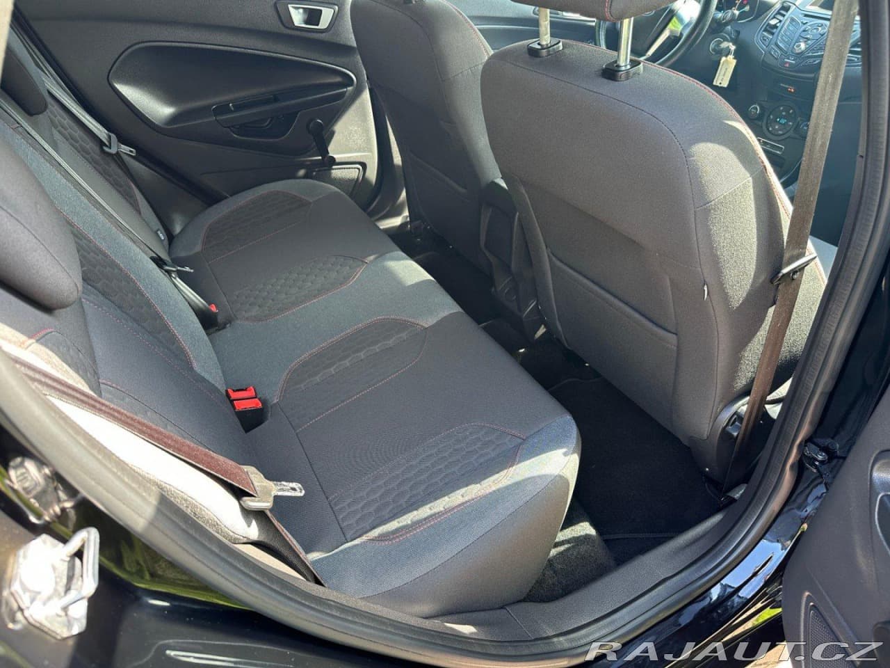 2017 Ford Fiesta - 16