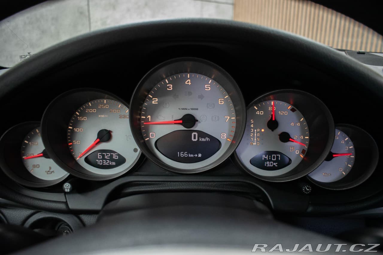 2004 Porsche 911 - 16