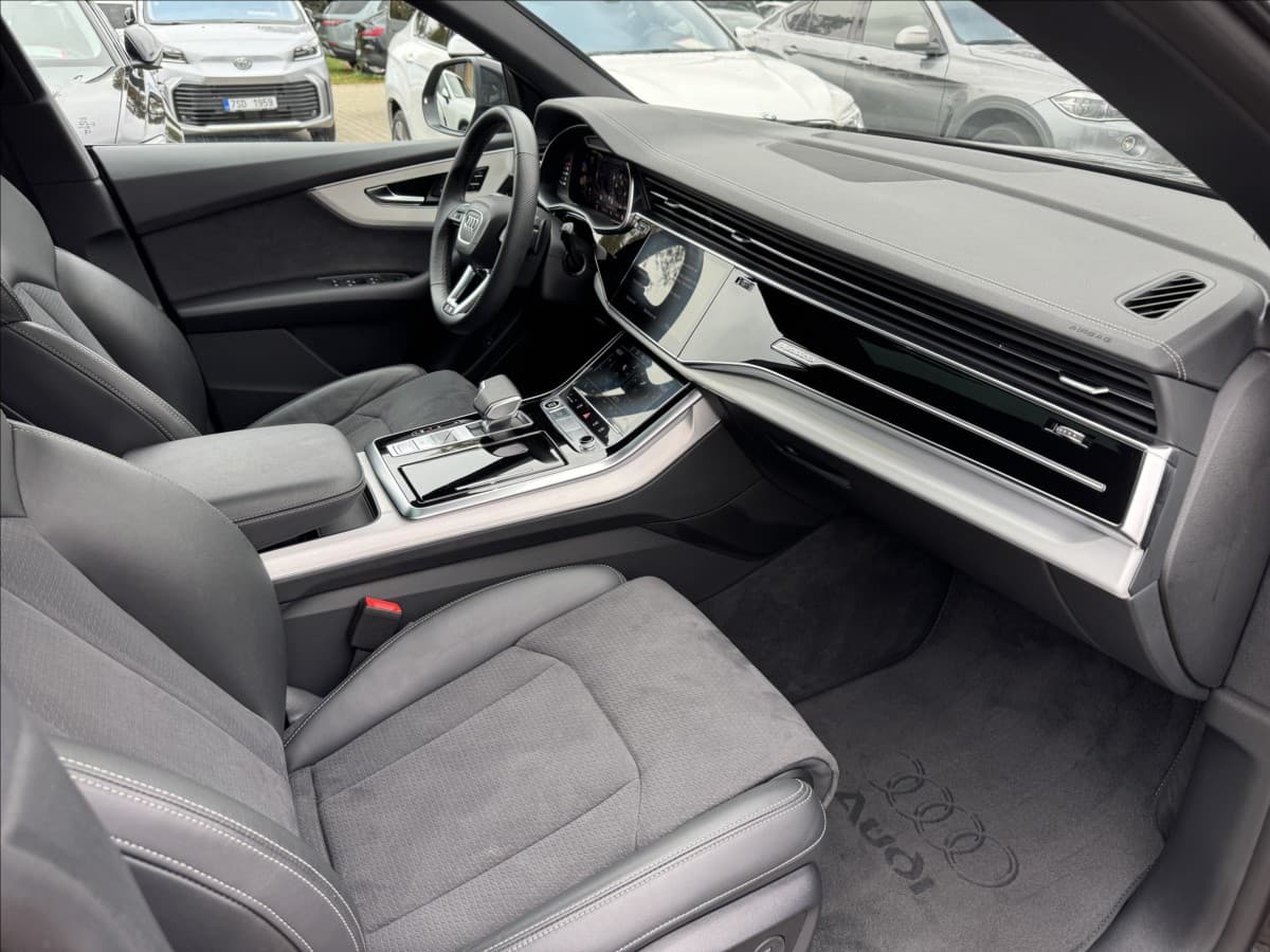 2025 Audi Q8 - 11