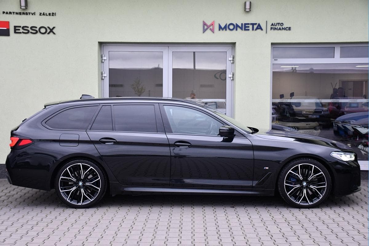 2021 BMW 5-Series - 12