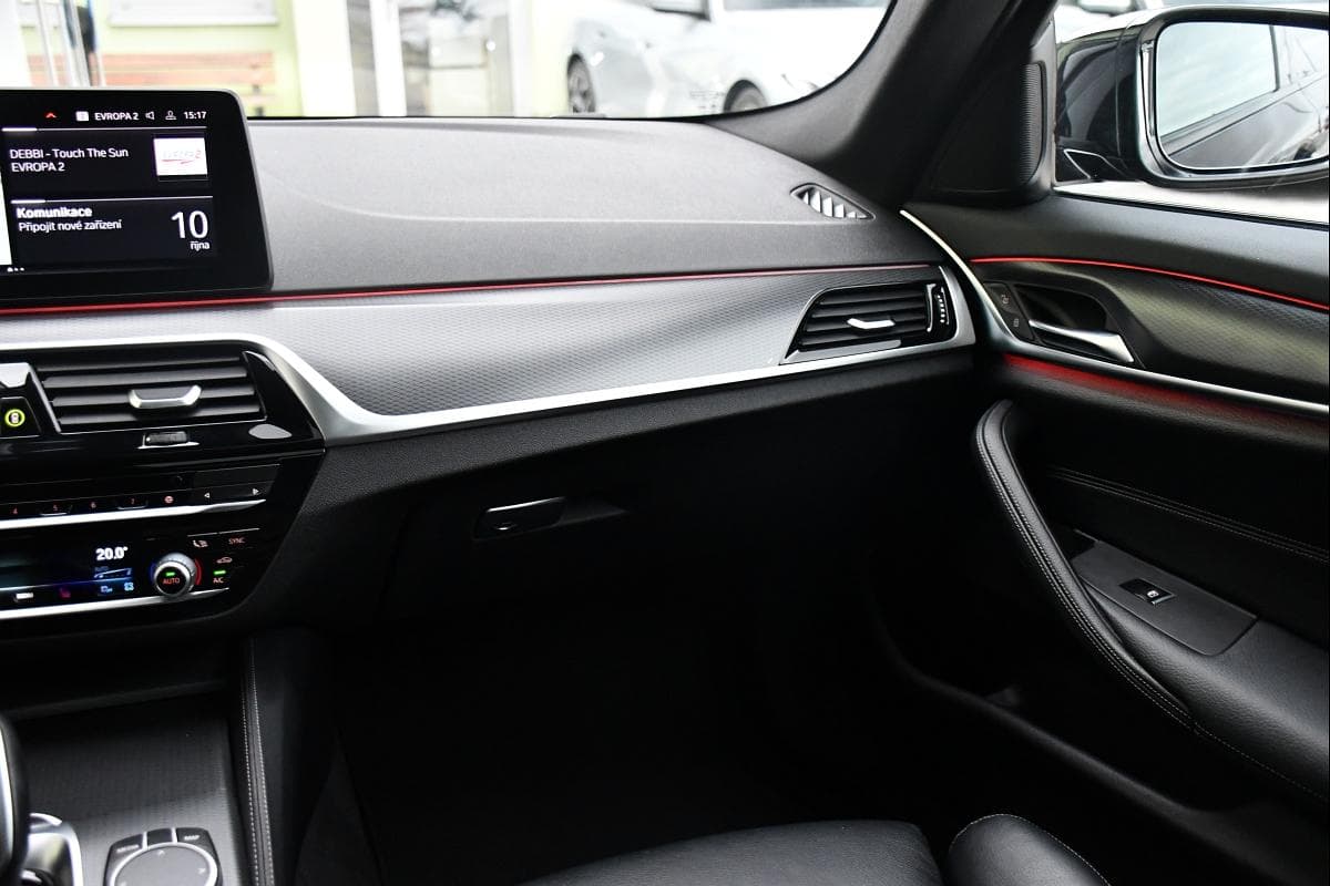 2021 BMW 5-Series - 8