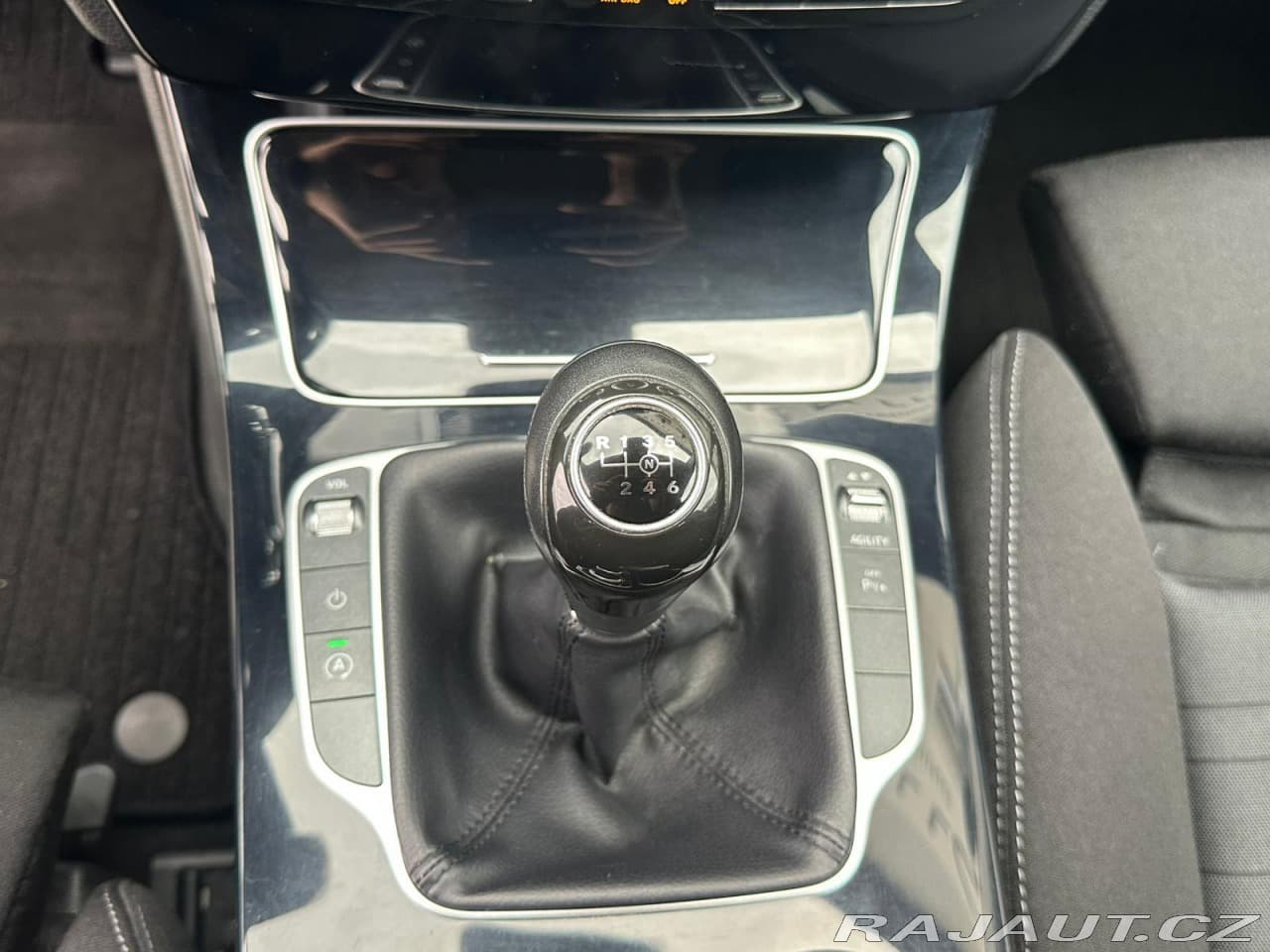 2015 Mercedes-Benz C-CLASS - 16