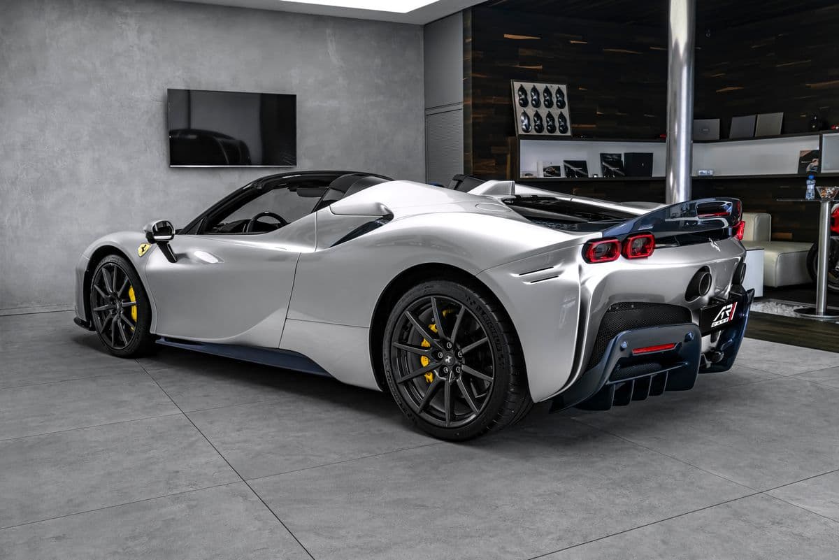 2025 Ferrari Sf90 - 7