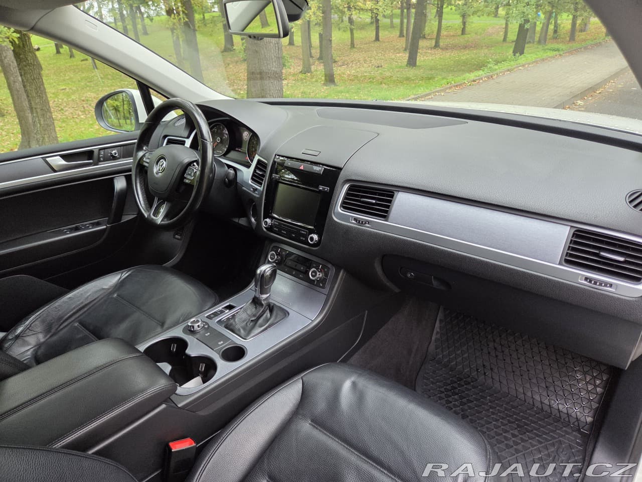 2011 Volkswagen Touareg - 10