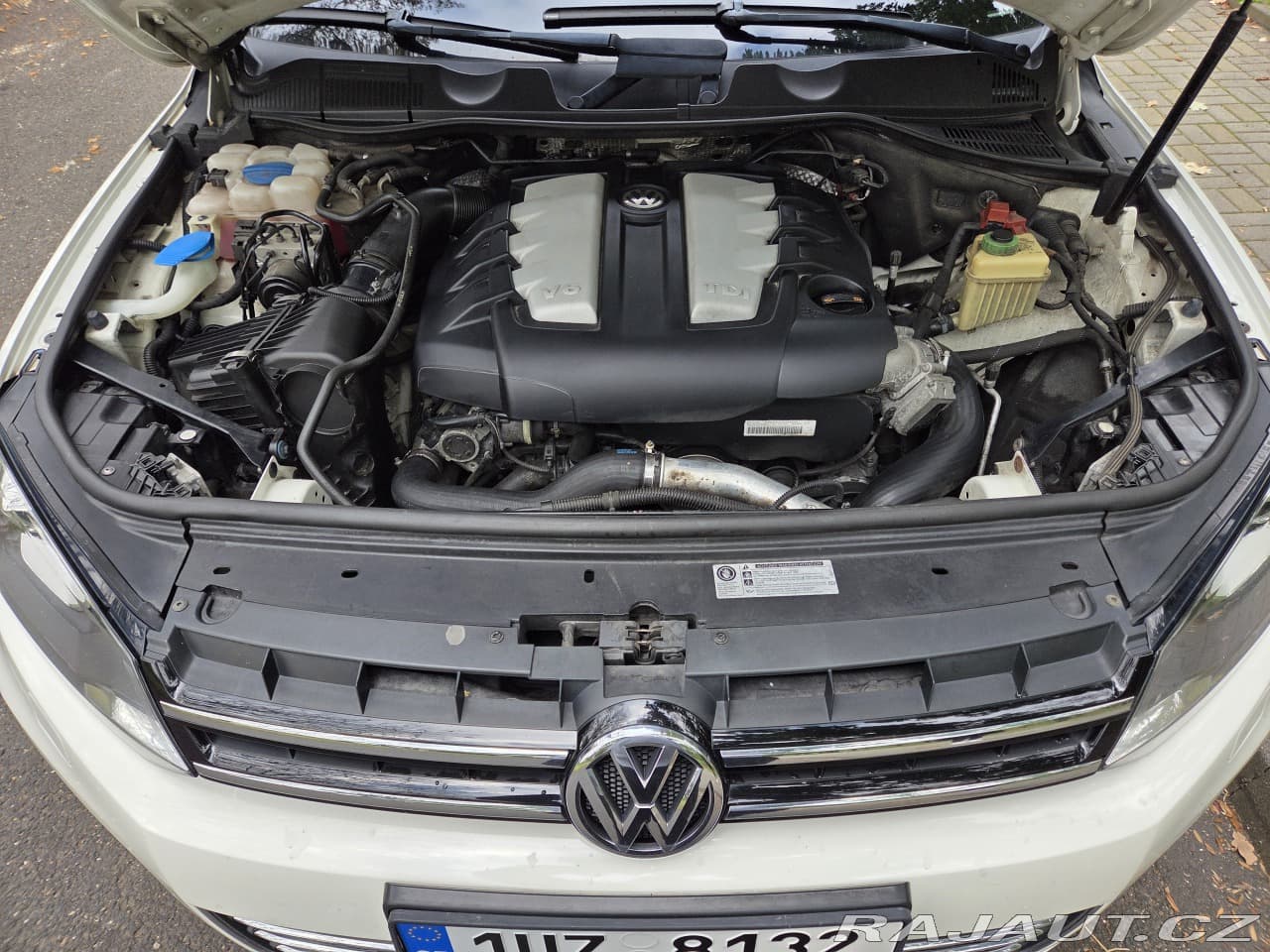 2011 Volkswagen Touareg - 14