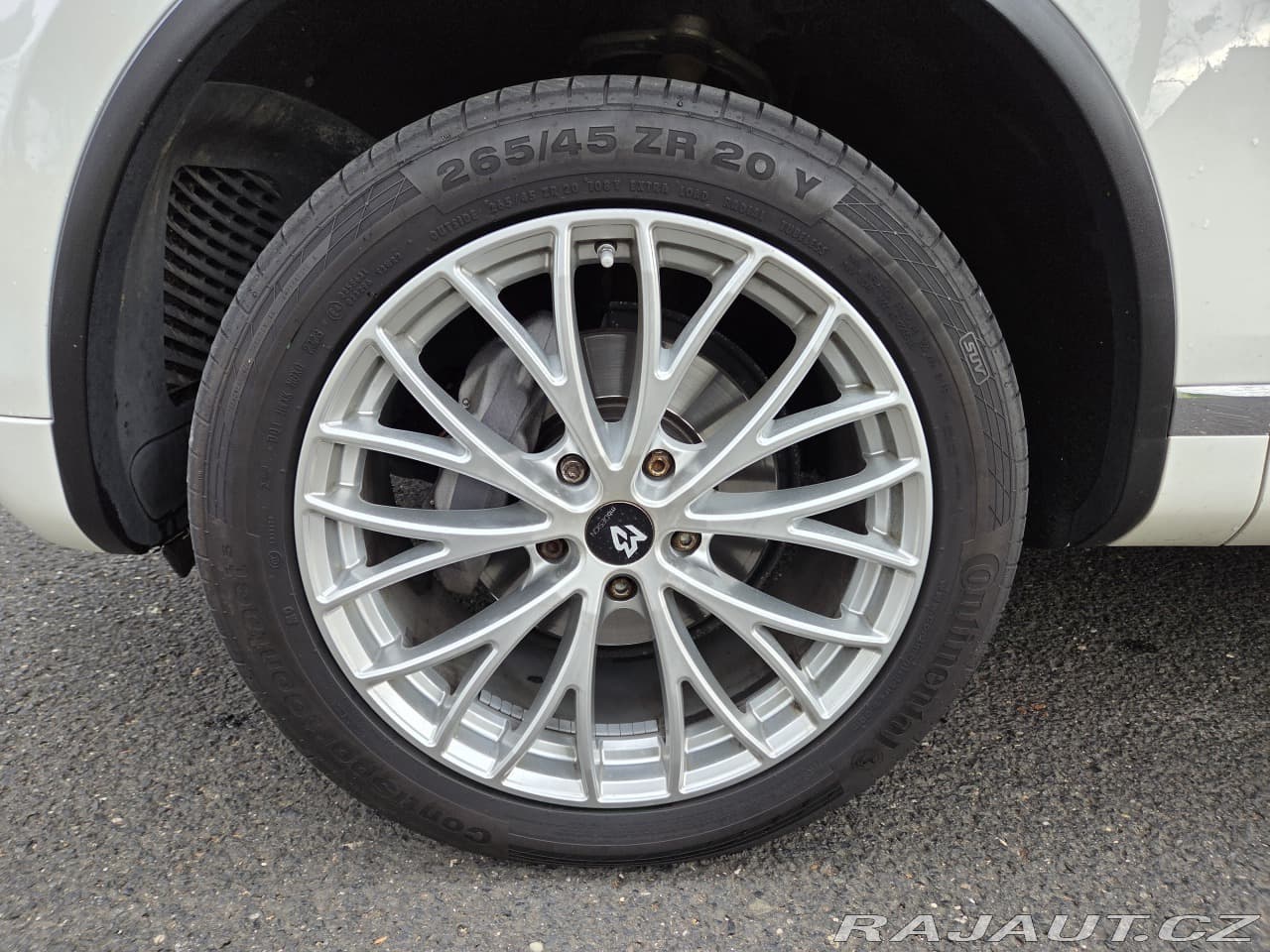 2011 Volkswagen Touareg - 16