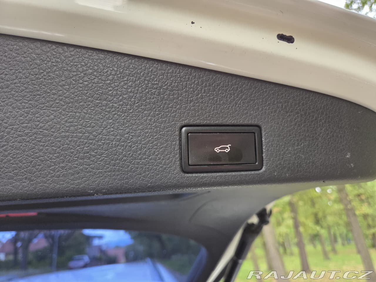 2011 Volkswagen Touareg - 17