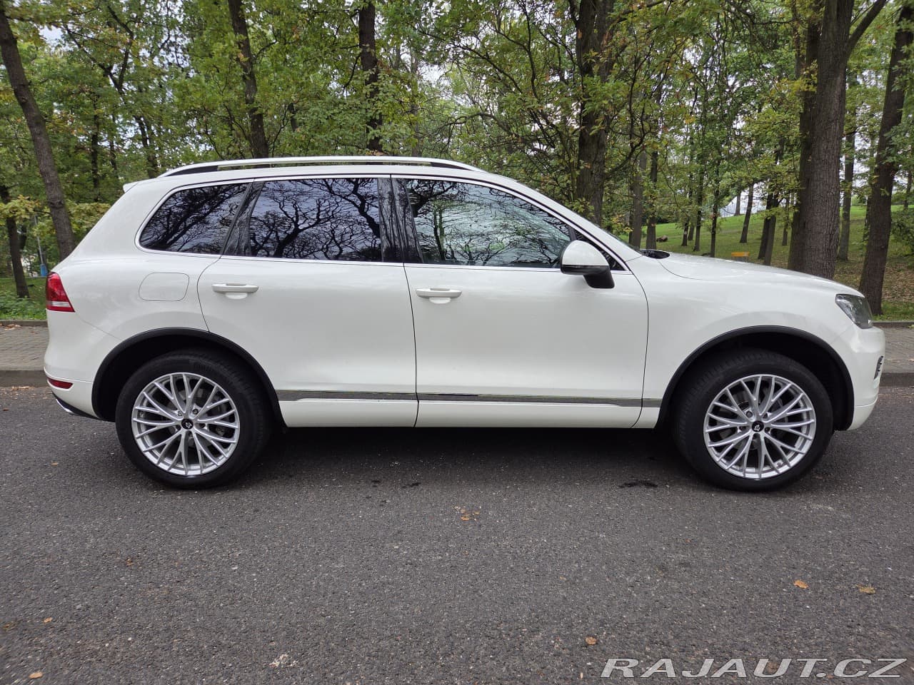 2011 Volkswagen Touareg - 5