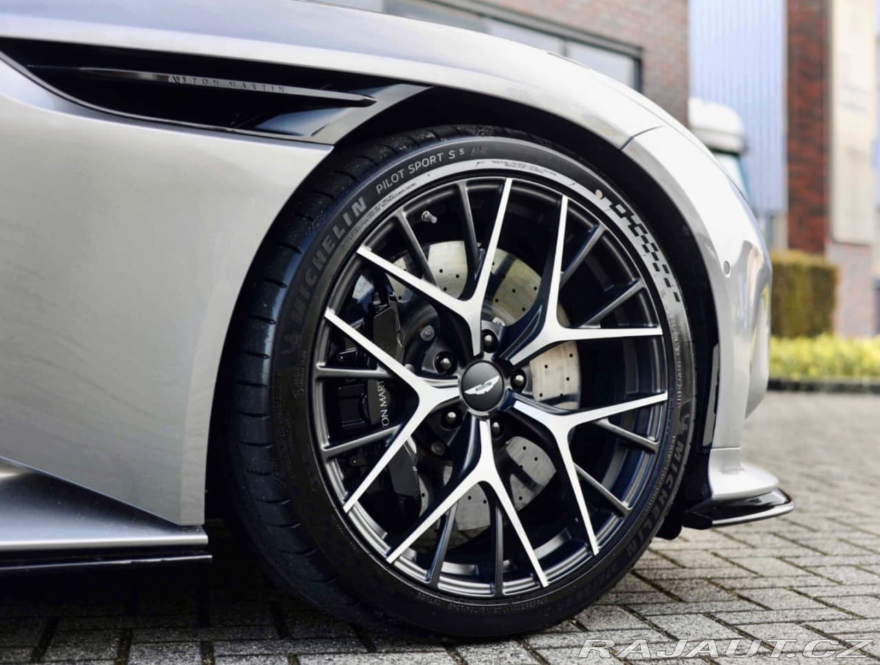 2023 Aston Martin Db12 - 18