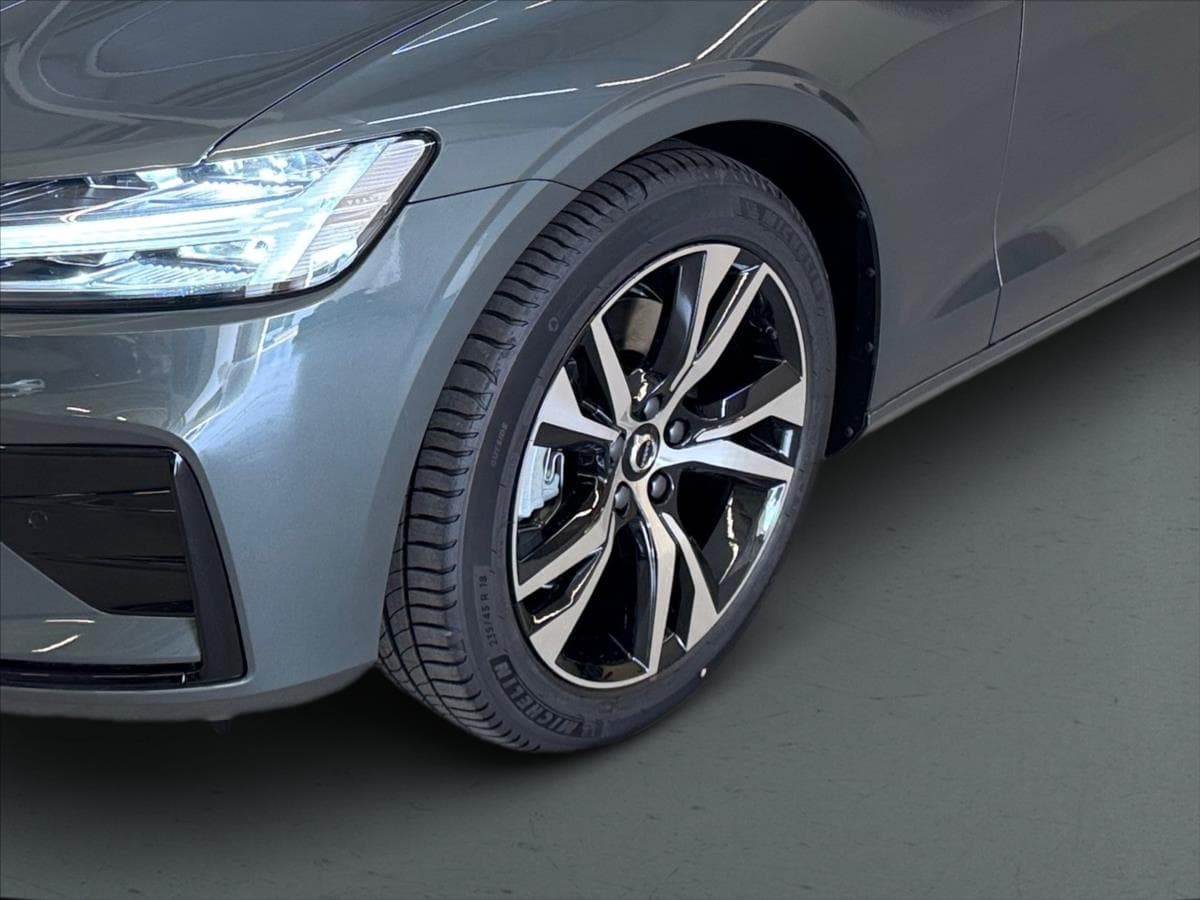 2025 Volvo V60 - 6