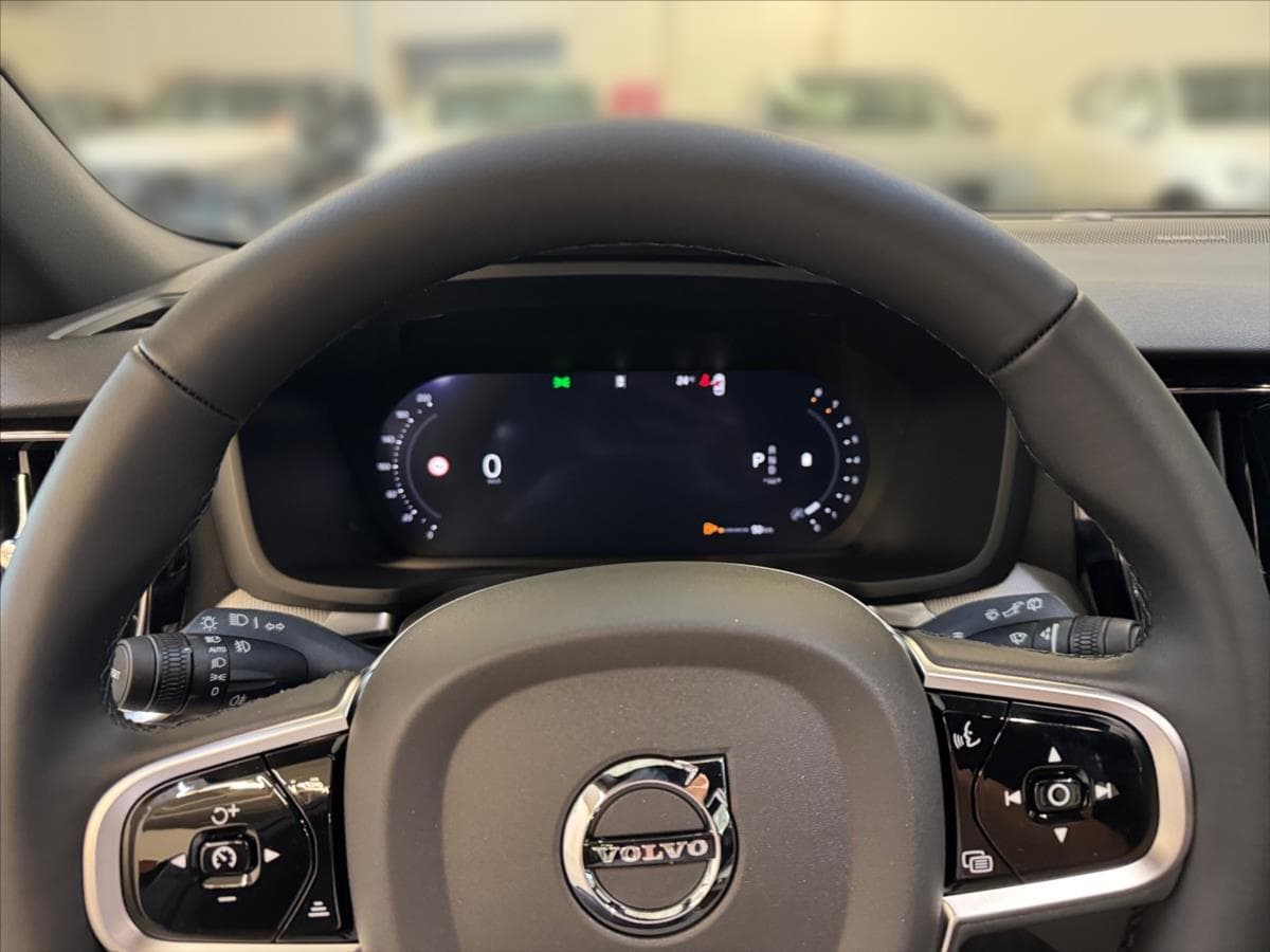 2025 Volvo V60 - 8