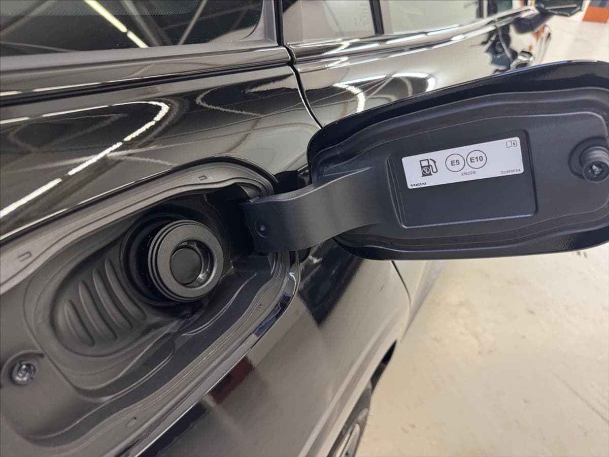 2025 Volvo V60 - 14