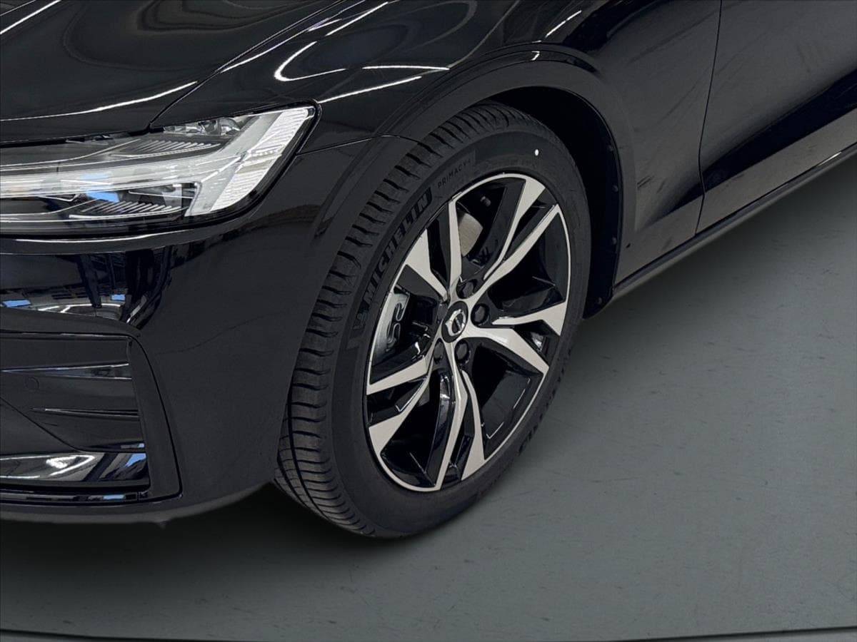 2025 Volvo V60 - 6