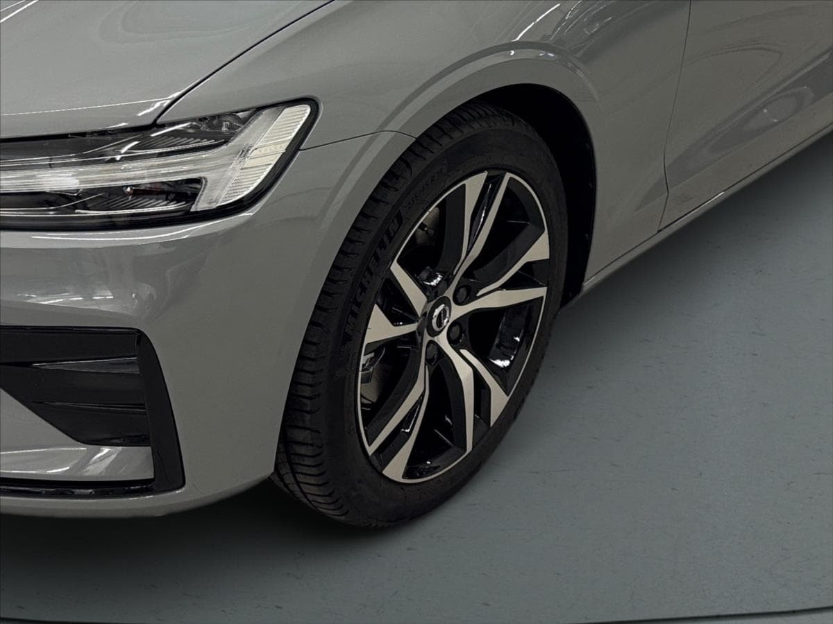 2025 Volvo V60 - 6