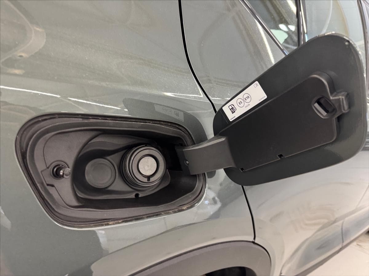 2025 Volvo Xc40 - 13