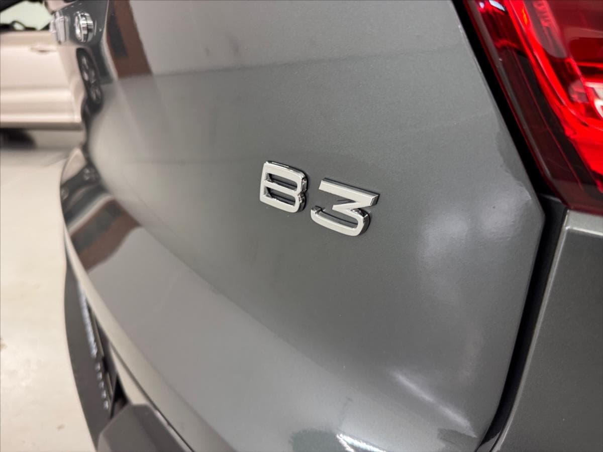 2025 Volvo Xc40 - 14