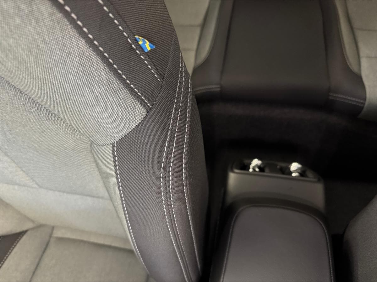 2025 Volvo Xc40 - 15