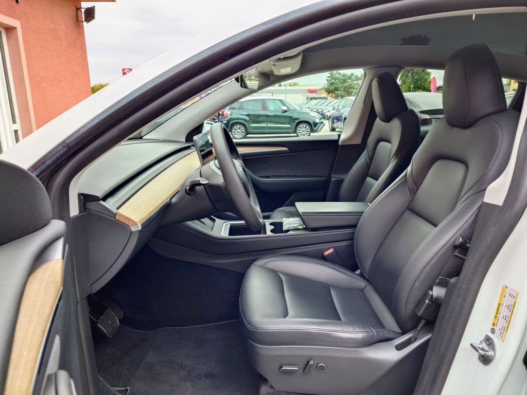 2023 Tesla Model Y - 11