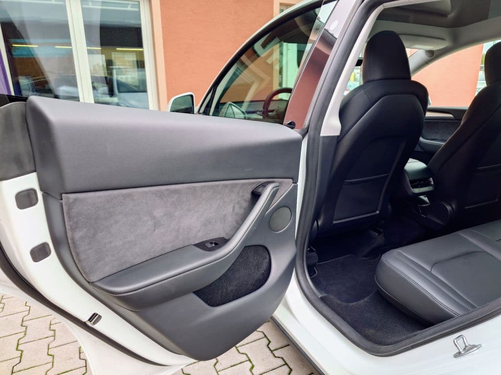 2023 Tesla Model Y - 16