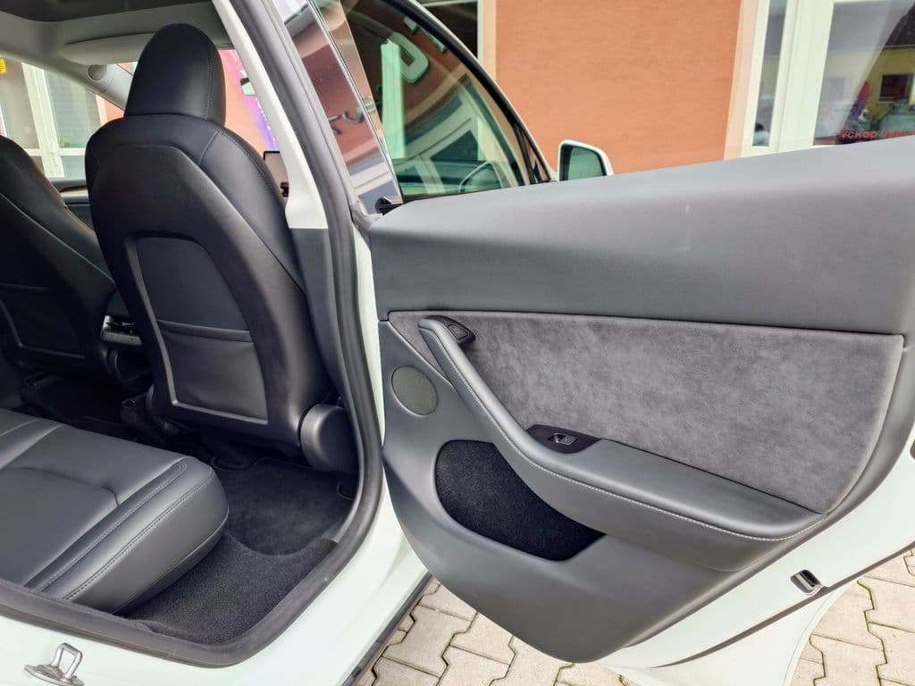 2023 Tesla Model Y - 18