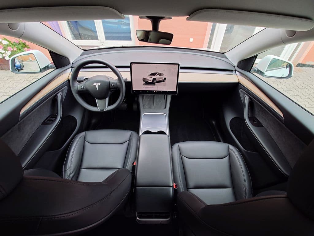 2023 Tesla Model Y - 19