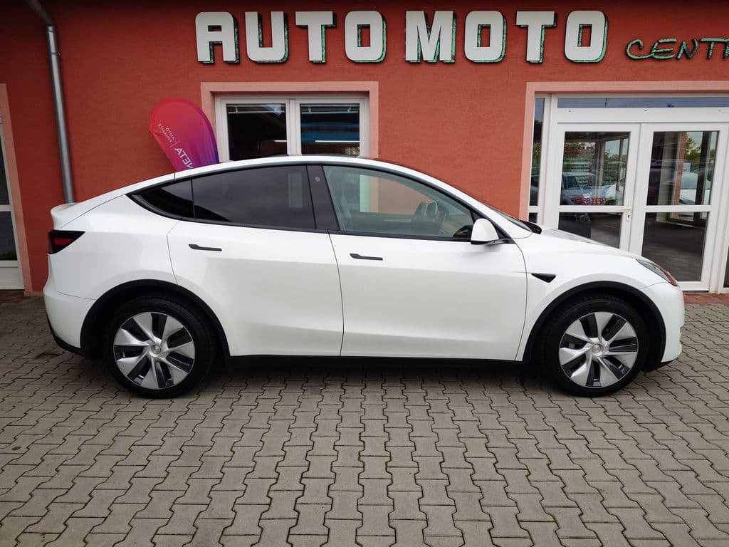 2023 Tesla Model Y - 5