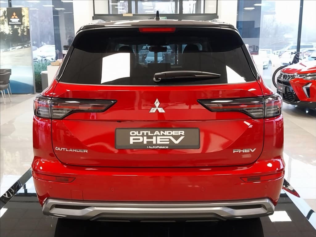 2025 Mitsubishi Outlander - 4