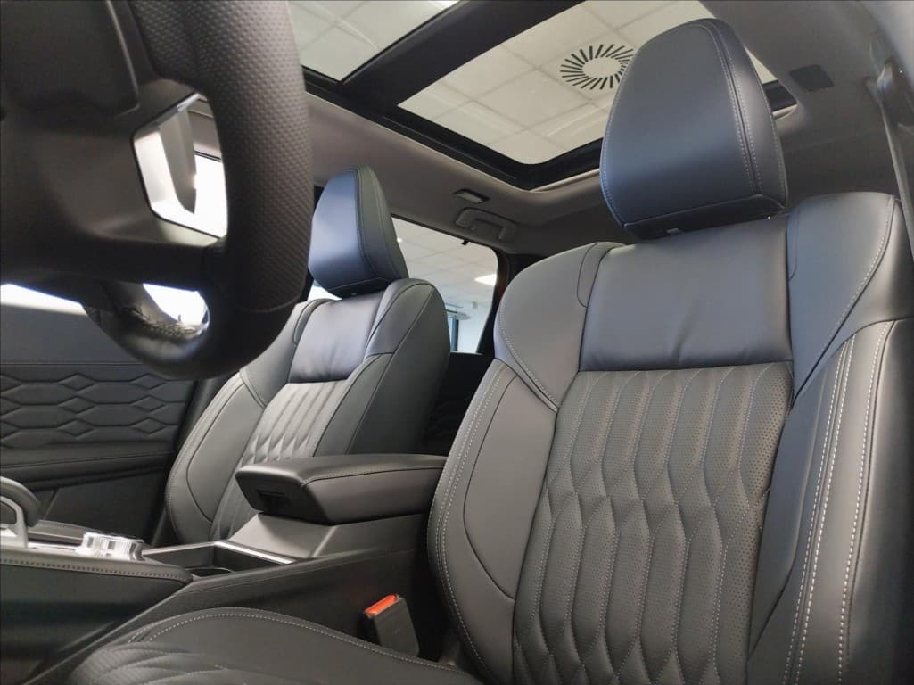 2025 Mitsubishi Outlander - 6