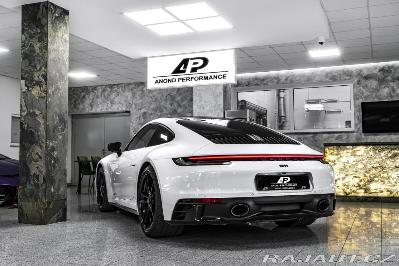 2022 Porsche 911 - 4