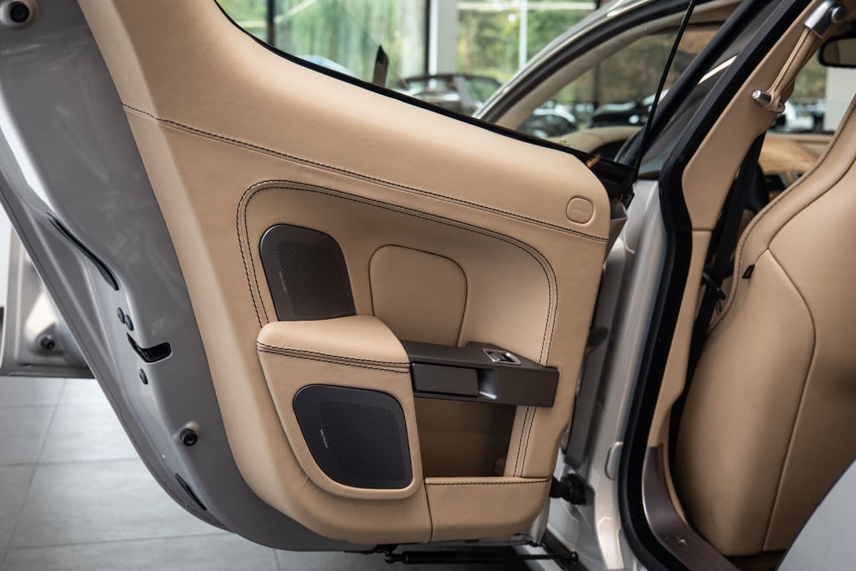 2010 Aston Martin Rapide - 12