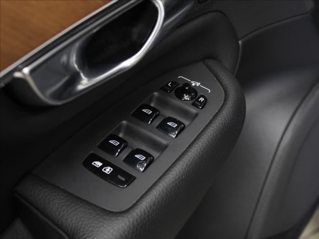 2022 Volvo Xc90 - 17