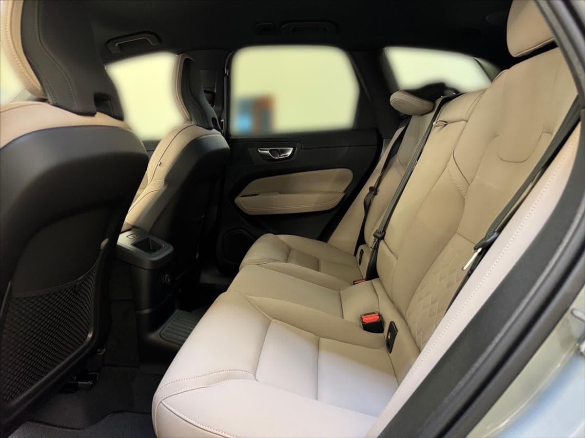 2025 Volvo Xc60 - 11