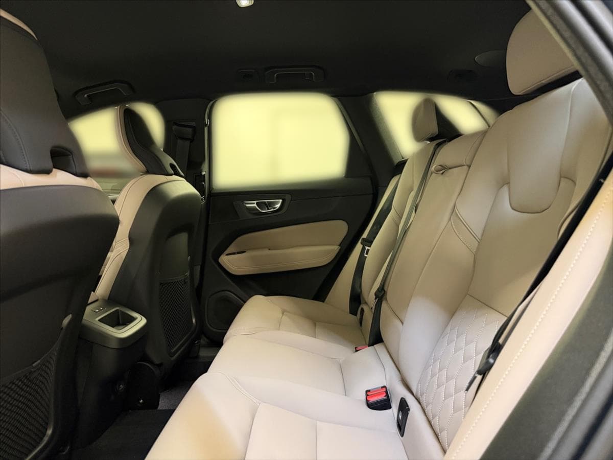 2025 Volvo Xc60 - 11