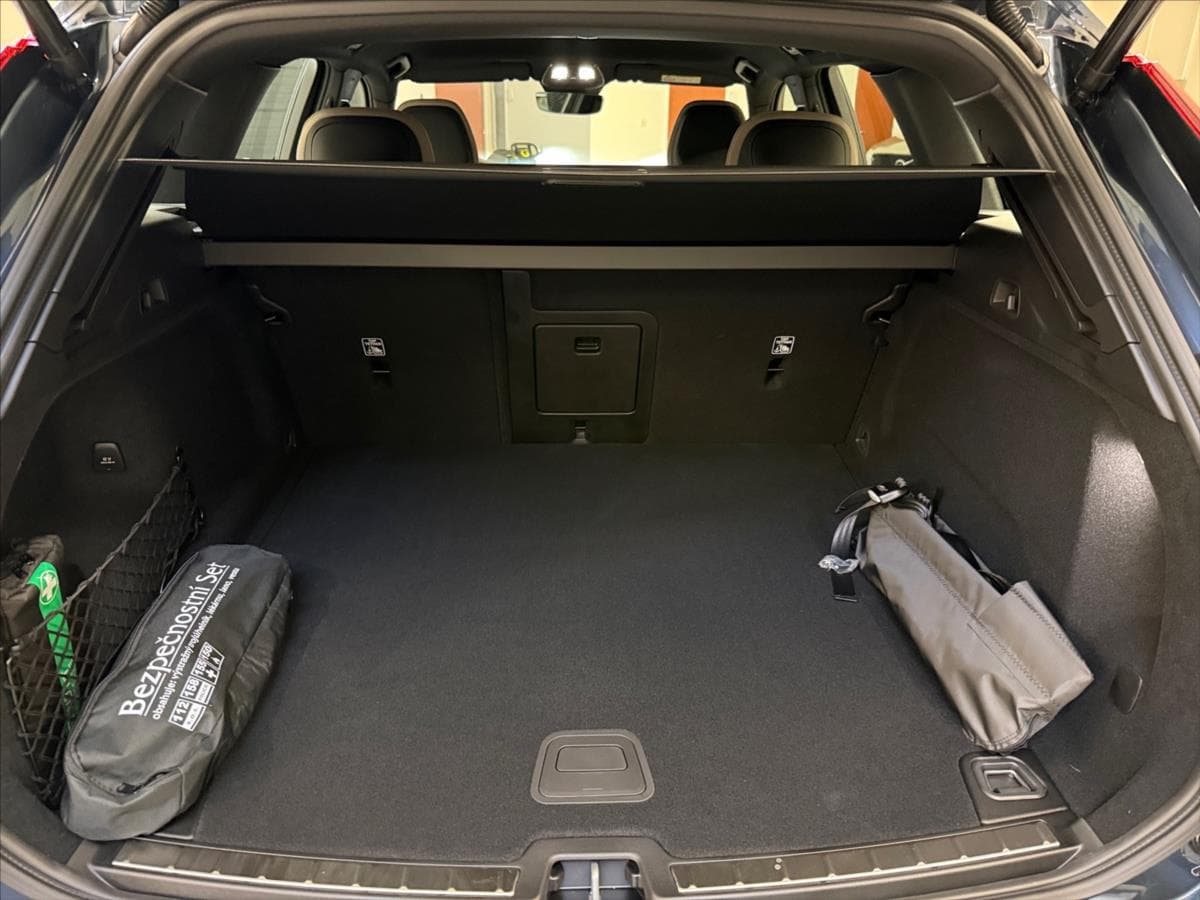 2025 Volvo Xc60 - 12