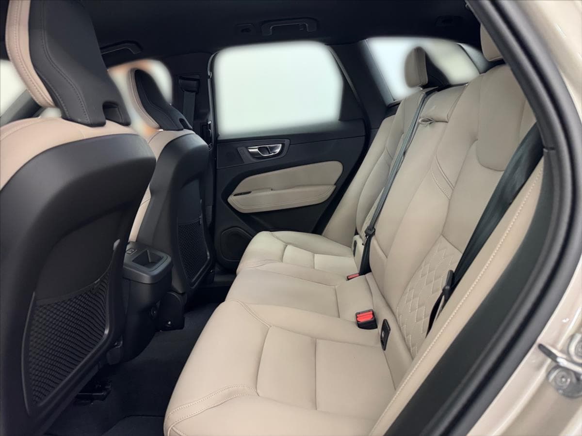 2025 Volvo Xc60 - 11