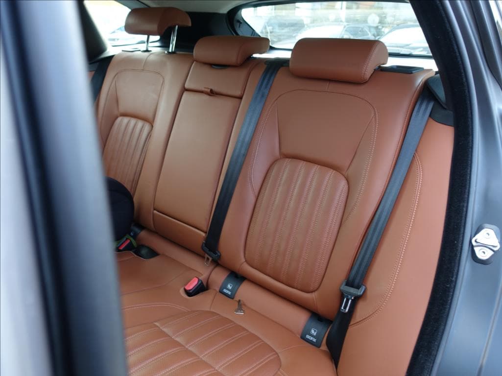 2019 Jaguar F-Pace - 17