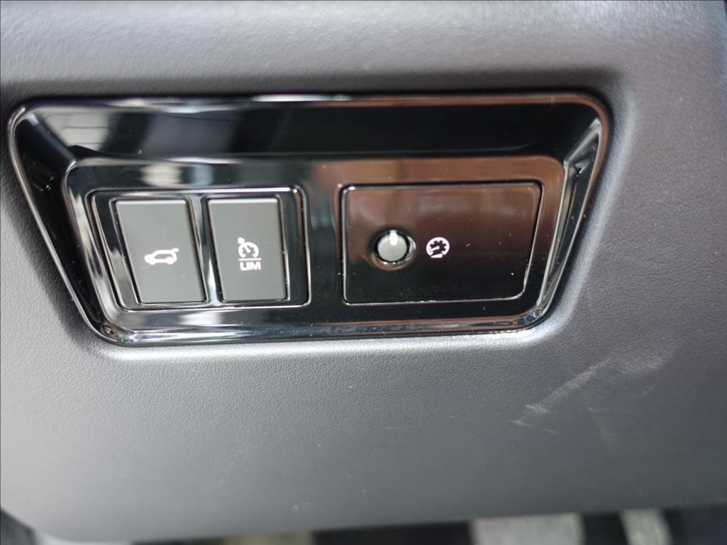 2019 Jaguar F-Pace - 18