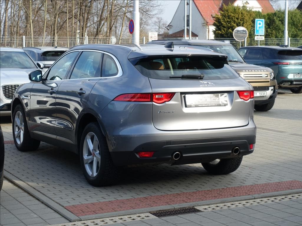 2019 Jaguar F-Pace - 9