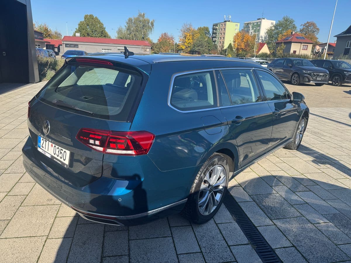 2023 Volkswagen Passat - 2