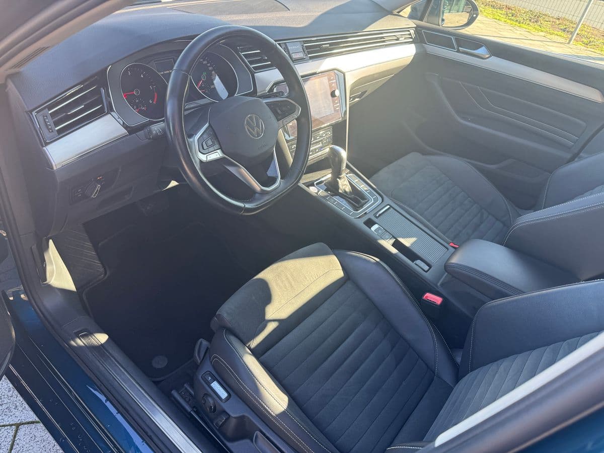 2023 Volkswagen Passat - 4