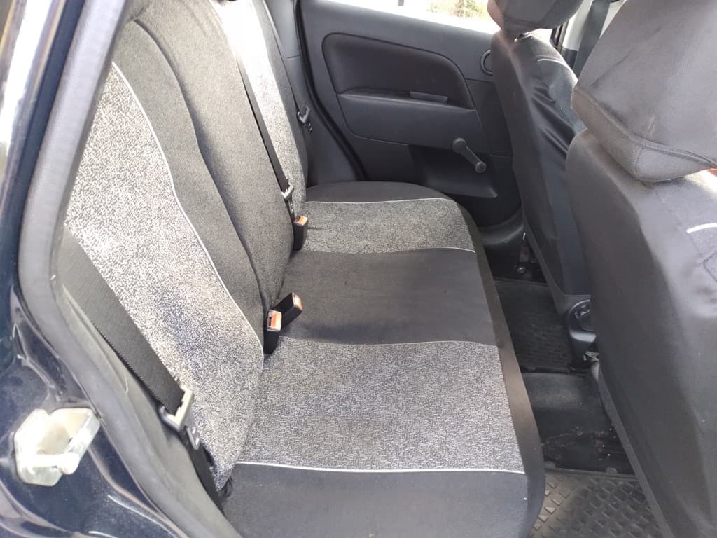 2005 Ford Fiesta - 11