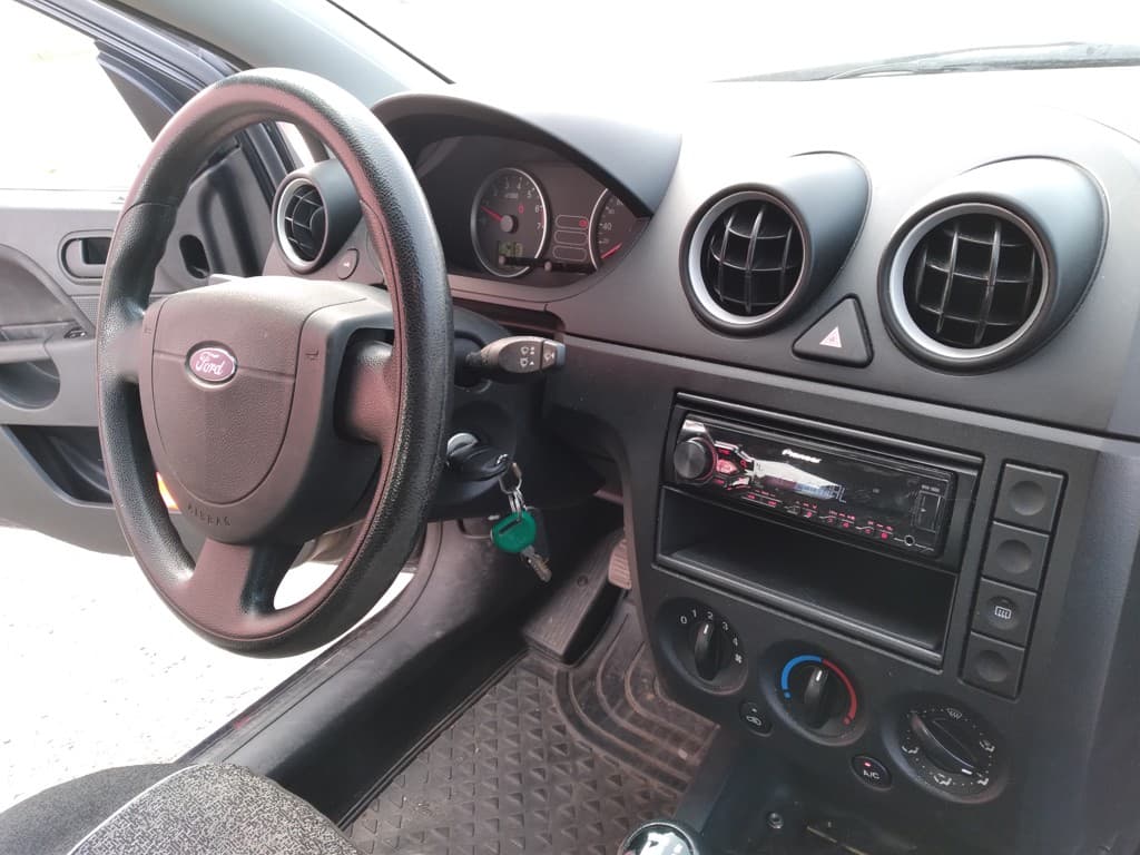 2005 Ford Fiesta - 14