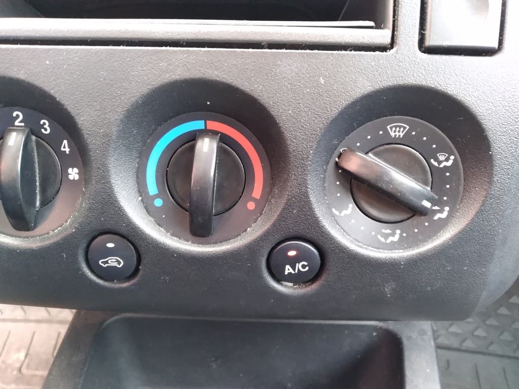 2005 Ford Fiesta - 17