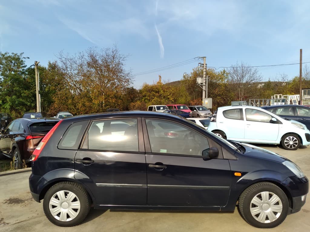 2005 Ford Fiesta - 5