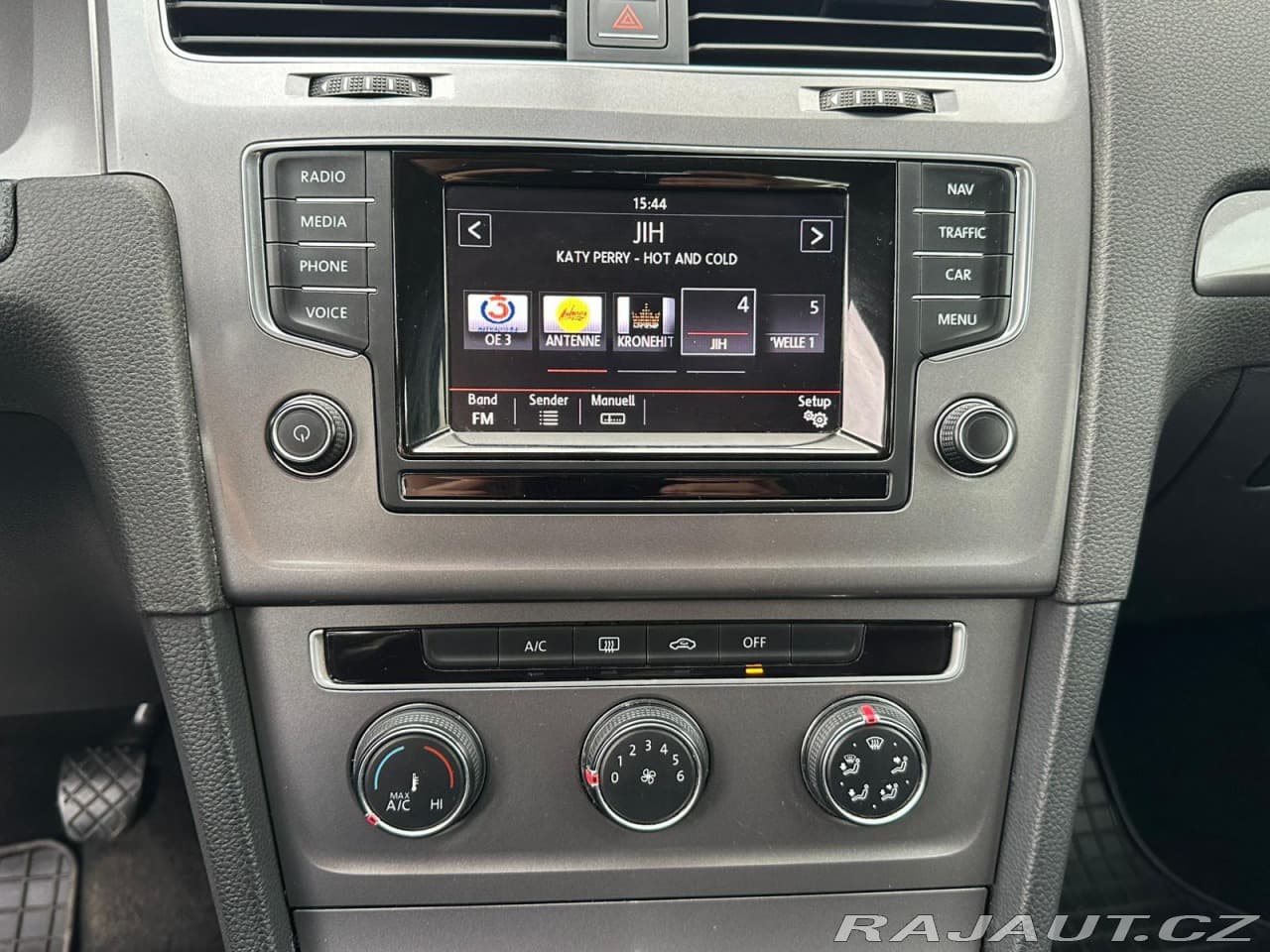 2014 Volkswagen Golf - 12