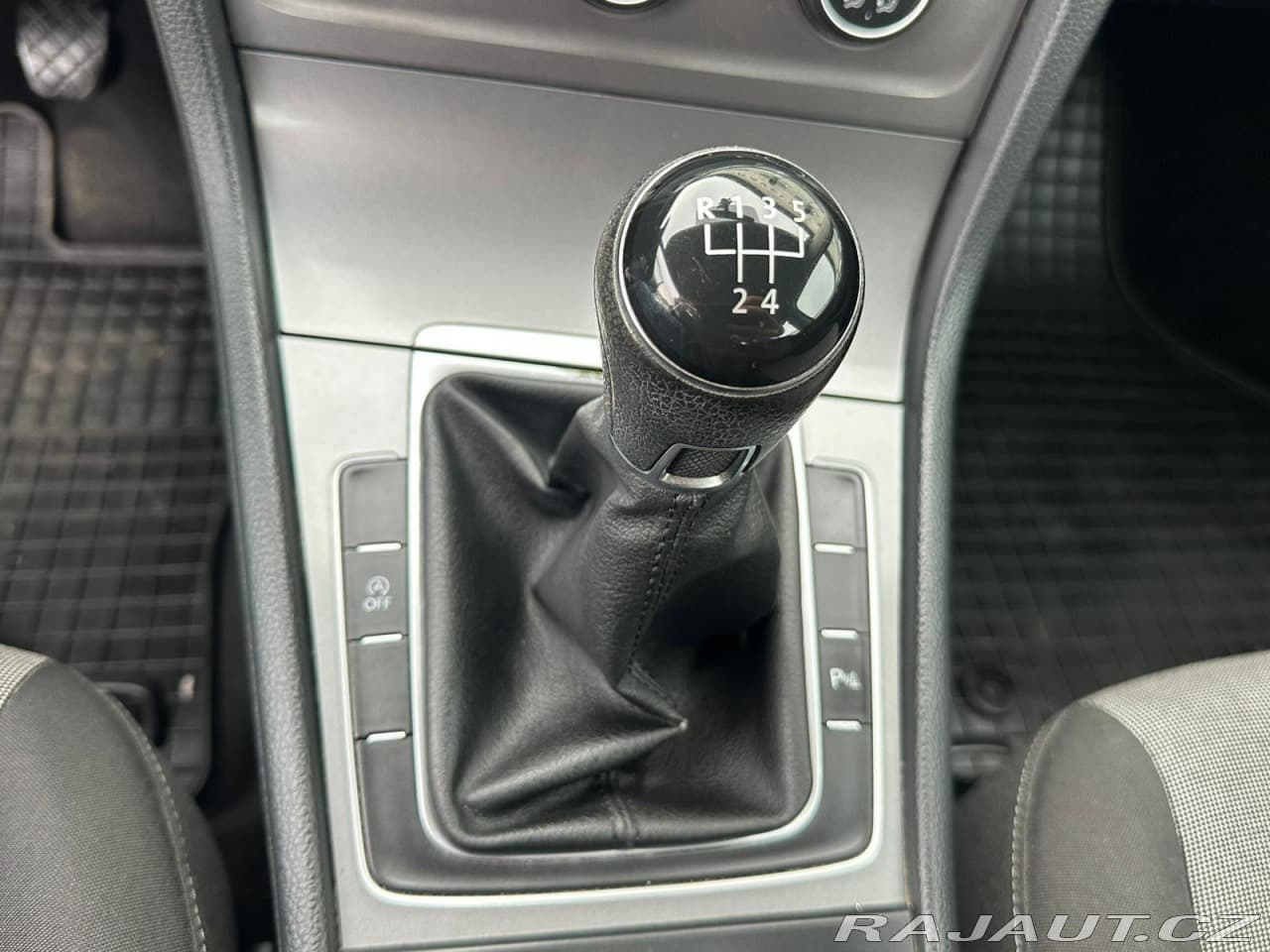 2014 Volkswagen Golf - 17