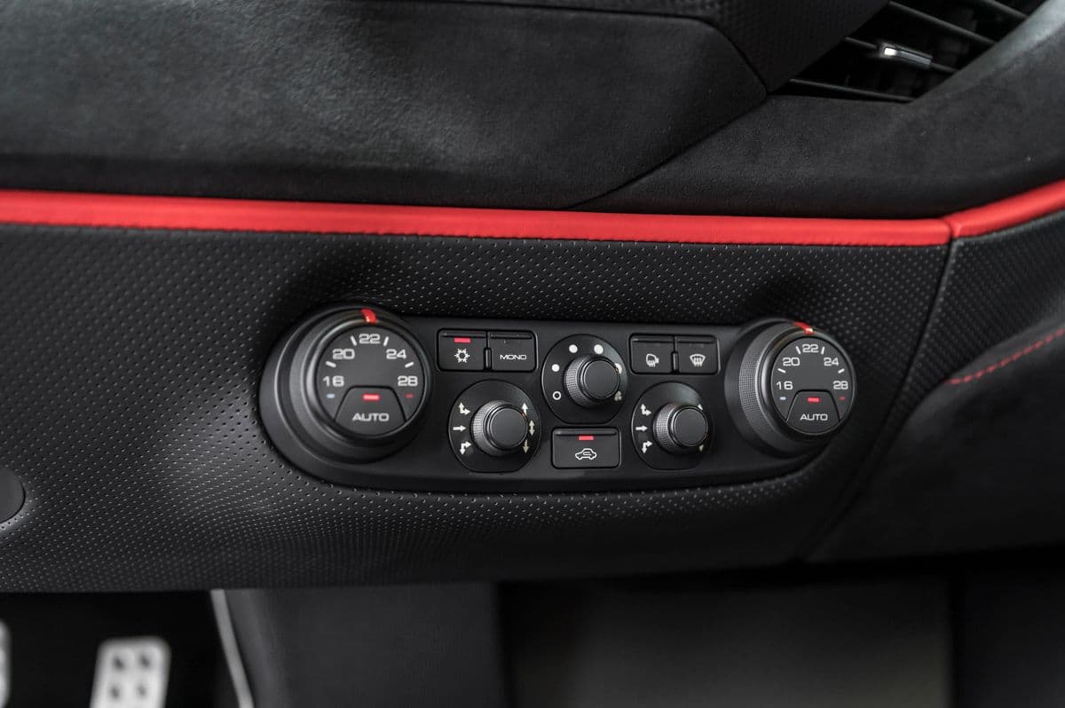 2020 Ferrari 488 - 13