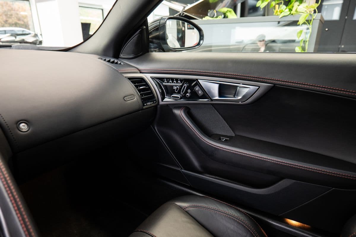 2014 Jaguar F-Type - 14