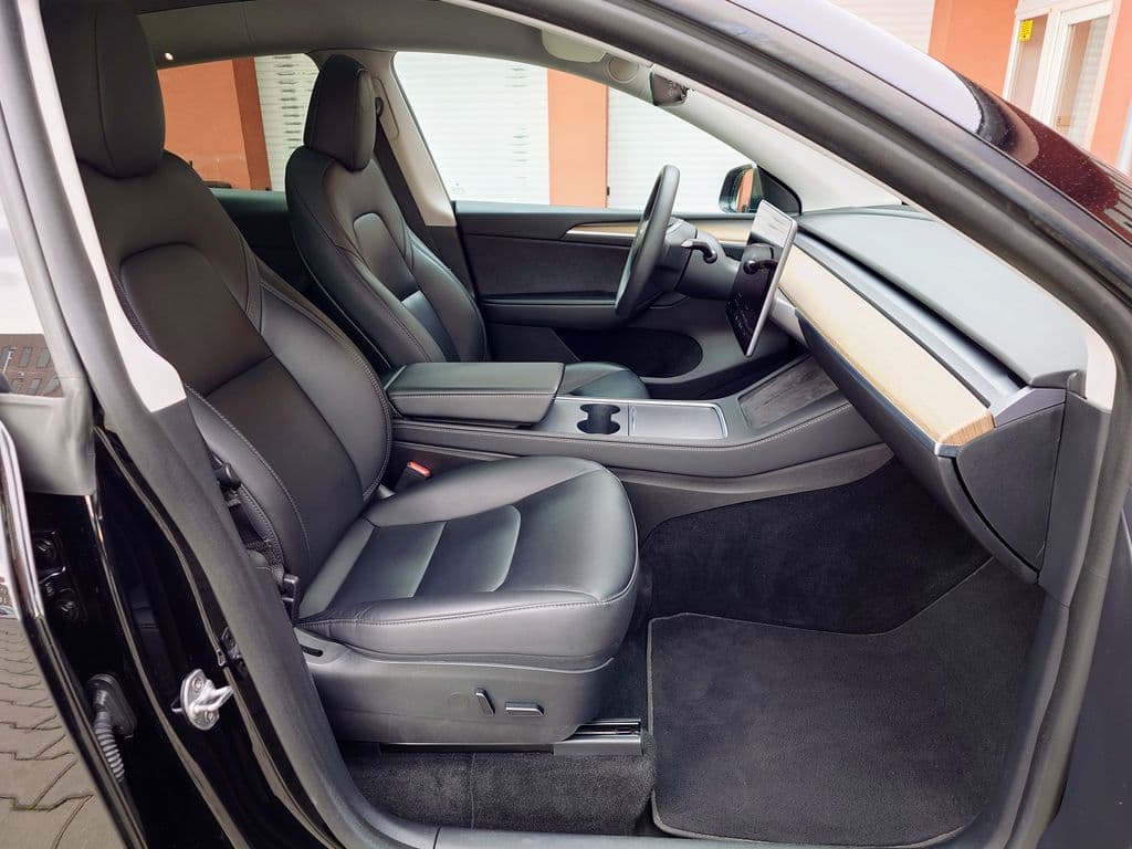 2022 Tesla Model Y - 13